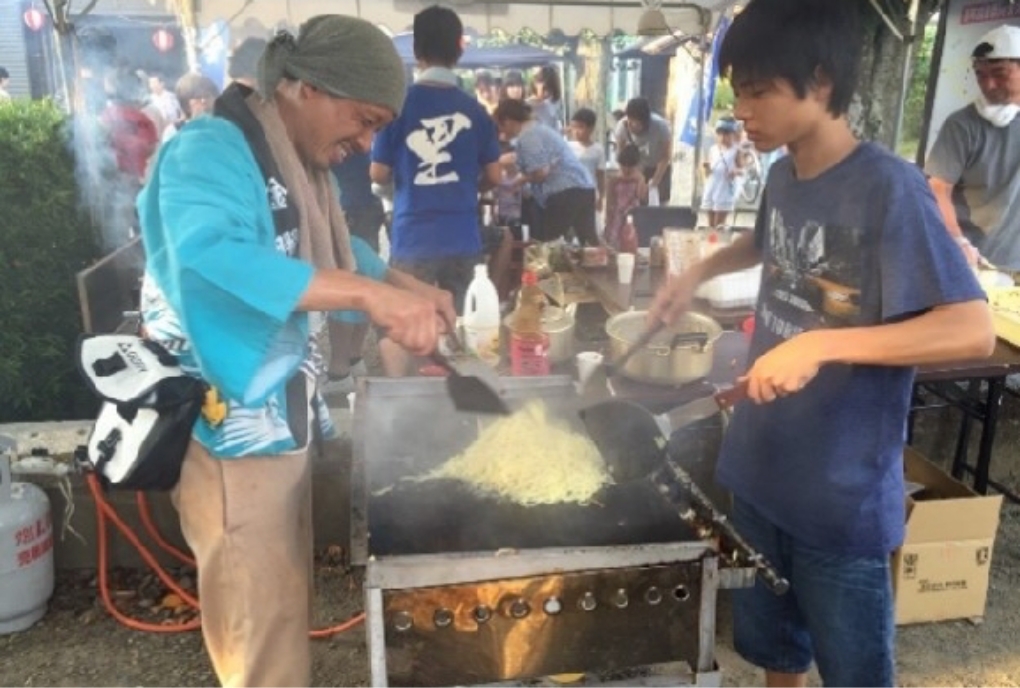 ⾥町夏祭りの様子