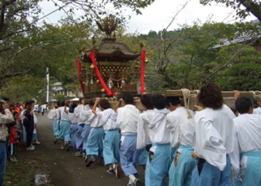 秋の例大祭　神輿の巡行 （里宮高倉神社）