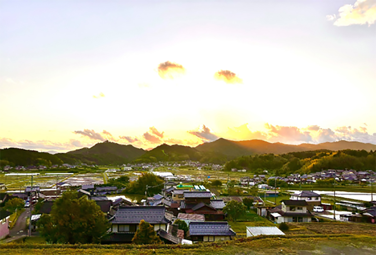 田畑が広がる自然豊かな町、多田町。しかし、その魅力はそれだけではありません。多田町のいいところを順番にご紹介します。
１．安心安全。
綾部市のハザードマップで多田町を見ていただければおわかりの通り、 ほぼ真っ白です。
また町内の防犯灯は令和5年現在全３５箇所中２８箇所をLEDに交換済み、夜間も明るく安心して過ごせます。